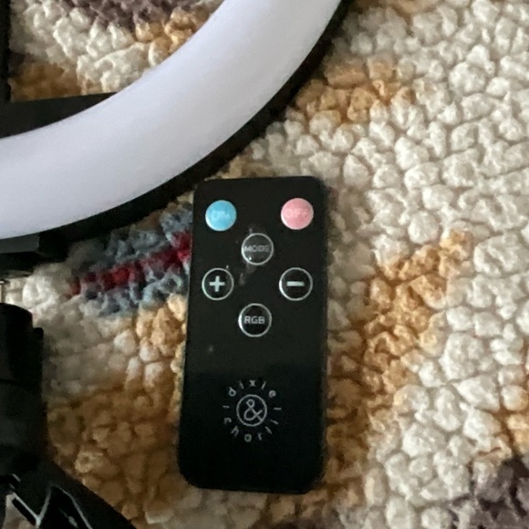 Charli & Dixie damelio ring light - Picture 2 of 3